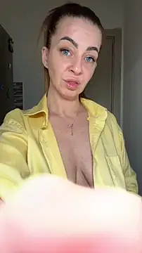 Roxanne Skye online show from December 5, 3:41 pm