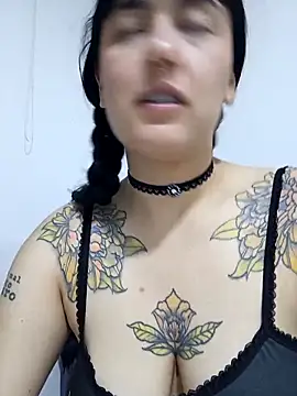 Snapshot of Jinx__x chatting on November 13, 4:11 am Jinx x online show from November 13, 4:11 am