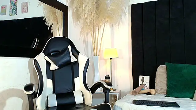 MaicolParker  online show from June 24, 1:10 pm