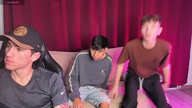 Handsomeboyss19 online show from October 3, 1:24 am