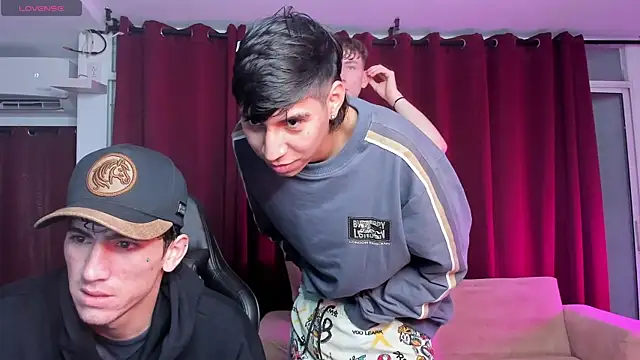 Handsomeboyss19 online show from October 4, 12:41 am