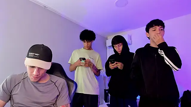 Snapshot of Handsomeboyss19 chatting on June 12, 8:41 pm Handsomeboyss19 online show from June 12, 8:41 pm