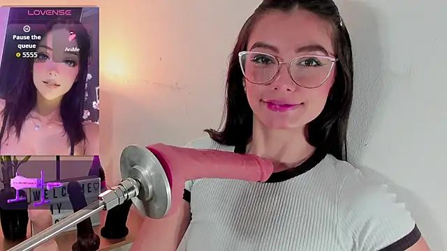 valentinna montess online show from November 4, 1:21 pm