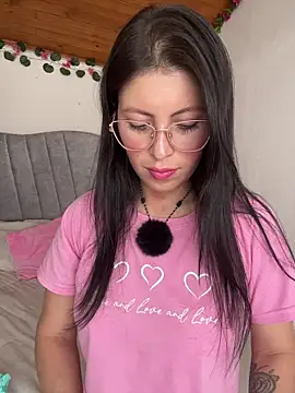 Mia salinass online show from December 1, 7:30 pm