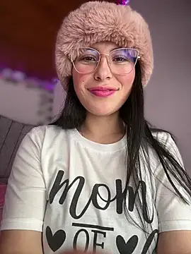 Mia salinass online show from March 24, 7:08 pm