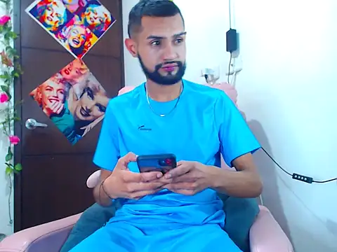 Snapshot of boybunnyerotic chatting on September 13, 11:59 pm boybunnyerotic online show from September 13, 11:59 pm