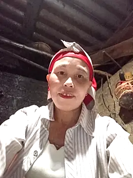 Snapshot of me-cute chatting on November 1, 12:29 pm me-cute online show from November 1, 12:29 pm