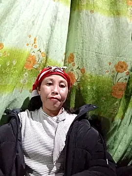 Snapshot of me-cute chatting on November 3, 11:44 am me-cute online show from November 3, 11:44 am