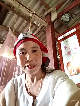 Snapshot of me-cute chatting on November 9, 12:42 am me-cute online show from November 9, 12:42 am