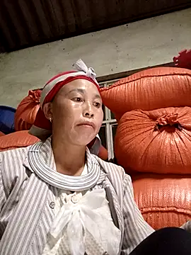 Snapshot of me-cute chatting on November 16, 11:38 am me-cute online show from November 16, 11:38 am