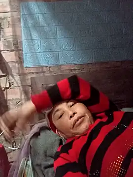 Snapshot of me-cute chatting on November 17, 4:35 pm me-cute online show from November 17, 4:35 pm