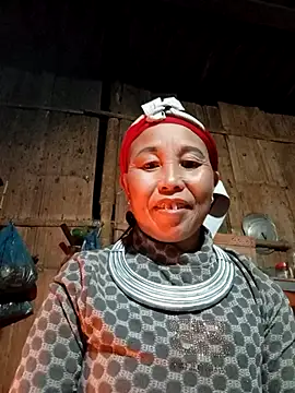 Snapshot of me-cute chatting on November 21, 12:15 pm me-cute online show from November 21, 12:15 pm