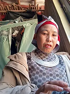 Snapshot of me-cute chatting on November 22, 12:53 am me-cute online show from November 22, 12:53 am