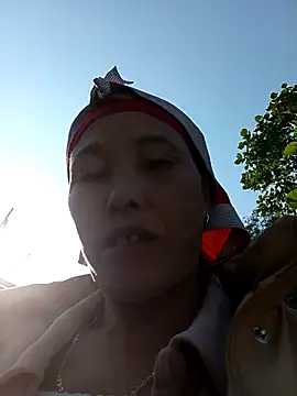 Snapshot of me-cute chatting on November 27, 2:02 am me-cute online show from November 27, 2:02 am