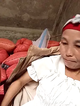 Snapshot of me-cute chatting on December 15, 2:27 am me-cute online show from December 15, 2:27 am