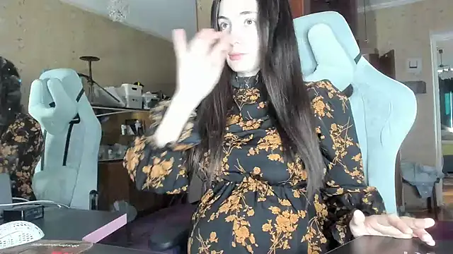 Kayla Raiti online show from October 26, 8:53 am