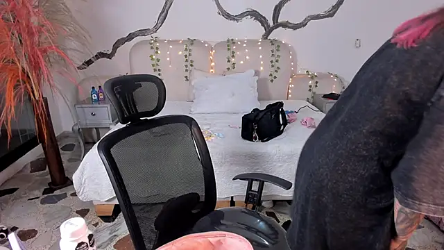 SarahCastro1  online show from October 1, 5:02 am