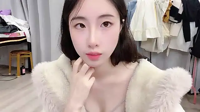 Snapshot of Freya7777 chatting on October 12, 1:43 pm Freya7777 online show from October 12, 1:43 pm