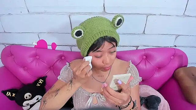 Snapshot of SafiroAgataaa chatting on November 12, 2:45 am SafiroAgataaa online show from November 12, 2:45 am