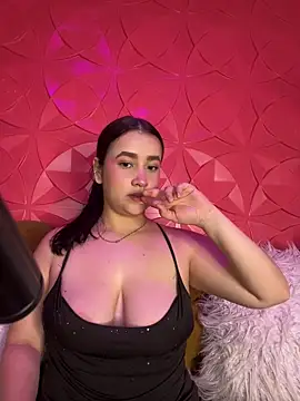 Snapshot of Pinkichloe chatting on May 22, 2:44 pm Pinkichloe online show from May 22, 2:44 pm