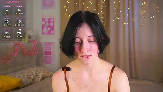 JuanaFriesz online show from March 4, 9:26 am