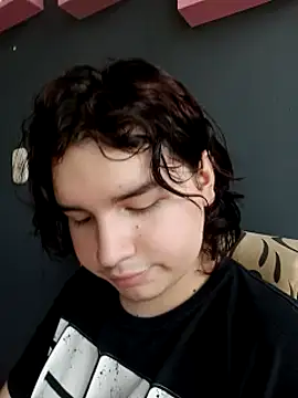 Snapshot of damienbeltmonth chatting on October 25, 7:52 pm damienbeltmonth online show from October 25, 7:52 pm