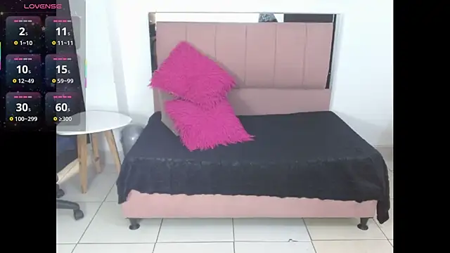 SammySmall F w online show from January 7, 10:45 pm