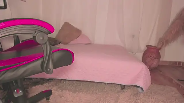 Snapshot of Teen_Innocent chatting on September 18, 8:33 pm Teen Innocent online show from September 18, 8:33 pm