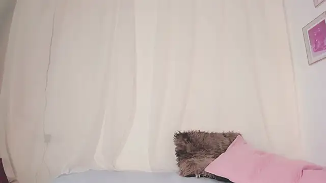 Snapshot of Teen_Innocent chatting on October 4, 8:29 pm Teen Innocent online show from October 4, 8:29 pm