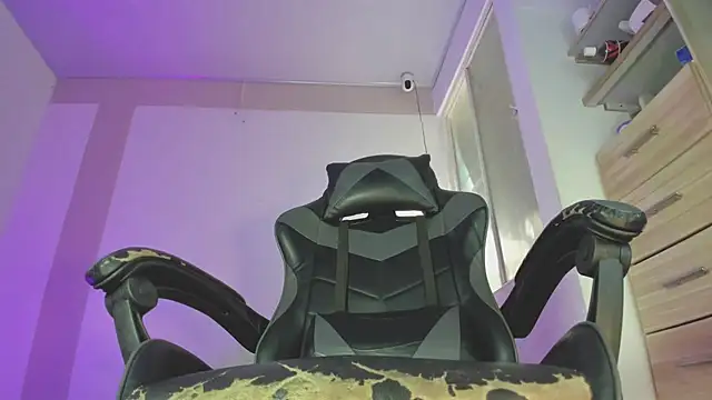 Snapshot of Teen_Innocent chatting on October 24, 8:27 pm Teen Innocent online show from October 24, 8:27 pm