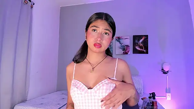 Snapshot of KimTayloor1 chatting on December 3, 7:56 pm KimTayloor1 online show from December 3, 7:56 pm