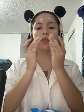 Snapshot of aliciia_23 chatting on October 1, 4:18 am aliciia 23 online show from October 1, 4:18 am