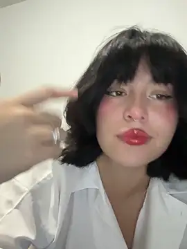 Snapshot of aliciia_23 chatting on October 3, 3:25 am aliciia 23 online show from October 3, 3:25 am