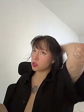 Snapshot of aliciia_23 chatting on November 16, 8:47 pm aliciia 23 online show from November 16, 8:47 pm