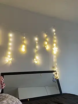 Snapshot of aliciia_23 chatting on December 18, 9:43 pm aliciia 23 online show from December 18, 9:43 pm