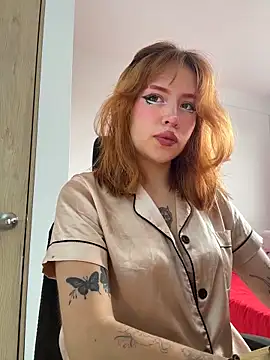 Snapshot of aliciia_23 chatting on February 27, 10:10 pm aliciia 23 online show from February 27, 10:10 pm