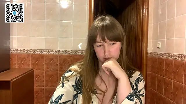 MaroonMoon  online show from October 27, 8:35 pm