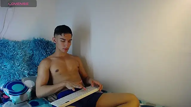 Snapshot of babyandy_x chatting on September 26, 8:46 pm babyandy x online show from September 26, 8:46 pm