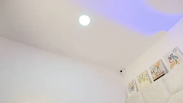 elizawiliamst online show from April 20, 6:20 pm