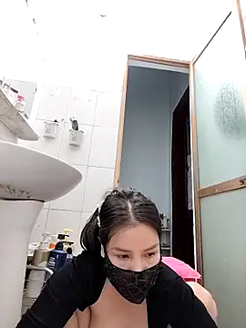 Snapshot of simsim-00 chatting on November 1, 8:00 pm simsim-00 online show from November 1, 8:00 pm