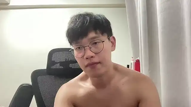 Snapshot of Passionatetwink2 chatting on July 18, 8:29 am Passionatetwink2 online show from July 18, 8:29 am
