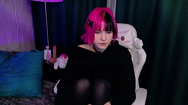 Snapshot of KikiMoor chatting on October 23, 9:19 am KikiMoor online show from October 23, 9:19 am