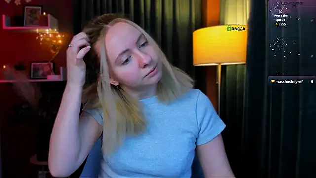 mila glow1 online show from April 20, 7:04 pm