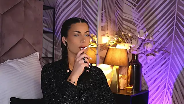 Snapshot of EvaRhea chatting on December 4, 4:00 am EvaRhea online show from December 4, 4:00 am