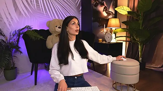 EvaRhea online show from February 18, 4:30 am