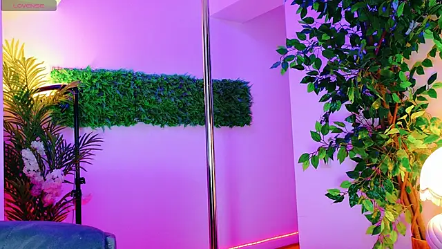 CutenessGirl online show from November 15, 8:44 am