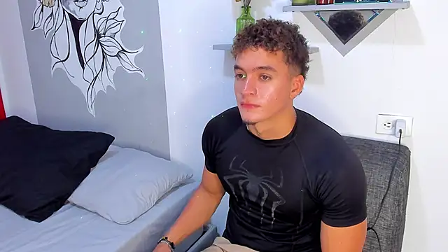 Snapshot of paull_george chatting on June 16, 2:19 pm paull george online show from June 16, 2:19 pm