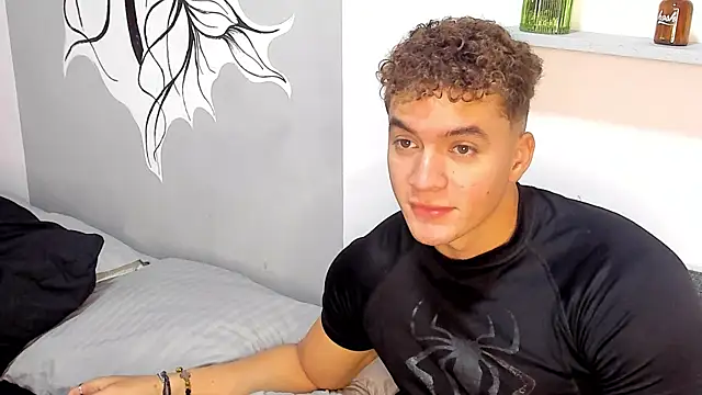 Snapshot of paull_george chatting on July 11, 1:25 pm paull george online show from July 11, 1:25 pm