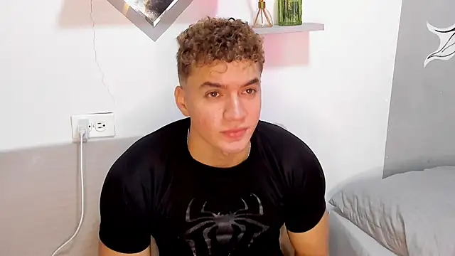 Snapshot of paull_george chatting on July 25, 1:30 pm paull george online show from July 25, 1:30 pm