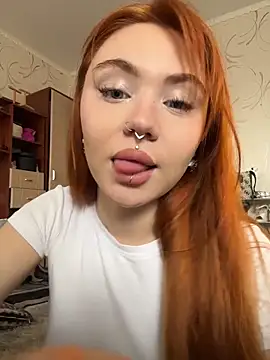 LunaMillie online show from April 24, 10:39 am